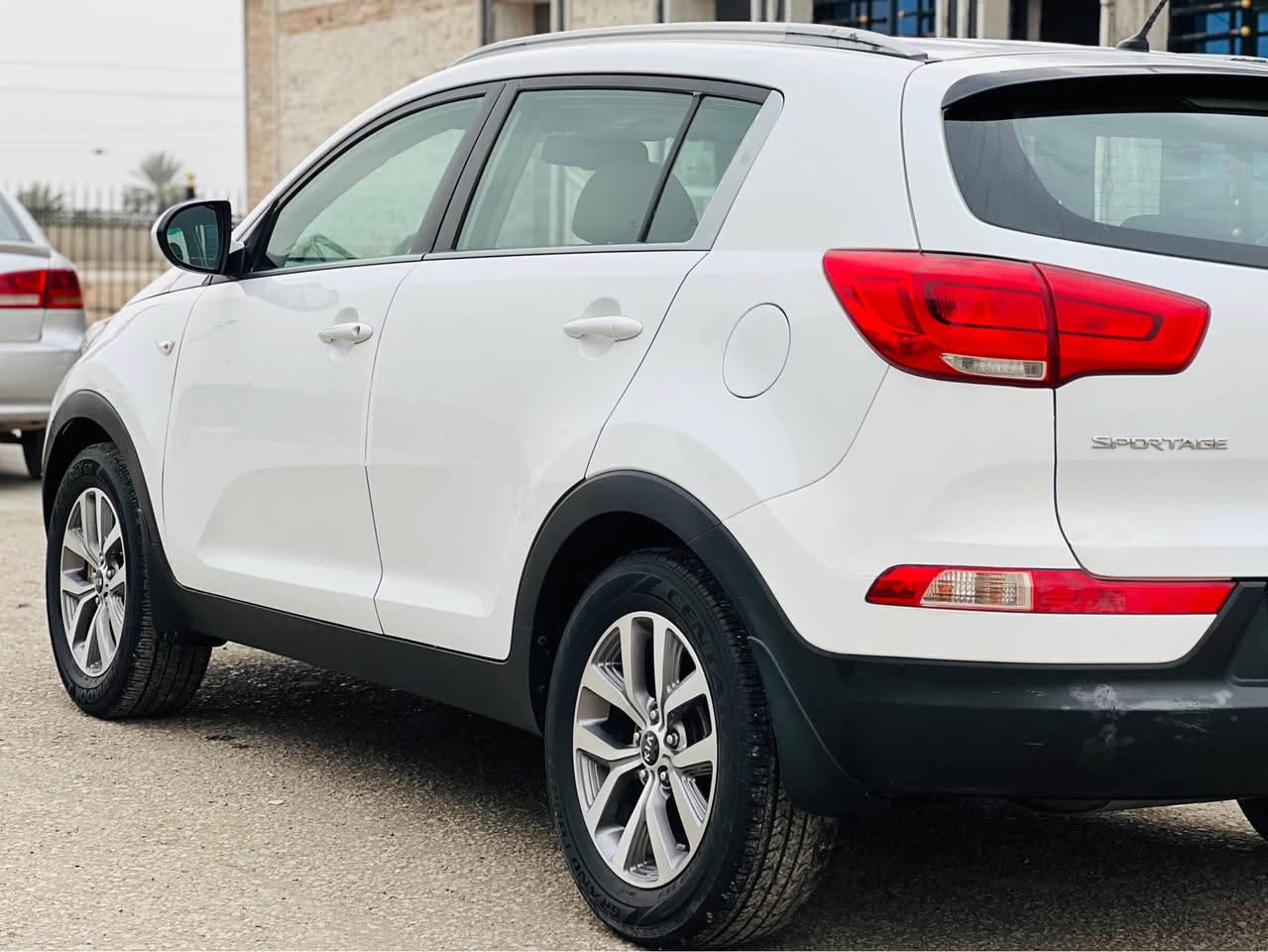 السلام عليكم سياره سبورتاج للبيع مديل ٢٠١٦ خليجي كفاله عامه صبغ وتبدل وفتح وبارد مكفوله وجديده كير مكينه ع شركه ما مفتوح شرط برغي رقم سليمانيه دولي هزه وفحص جديد تريد تحويل تريد وكاله اني حاضر السياره جديده وجاهزه ما ناقصها اي شي 
المكان بابل 
السعر ١٦٨وبيها مجال بسيط
الاتصال او واتساب *********** حلة, بابل
