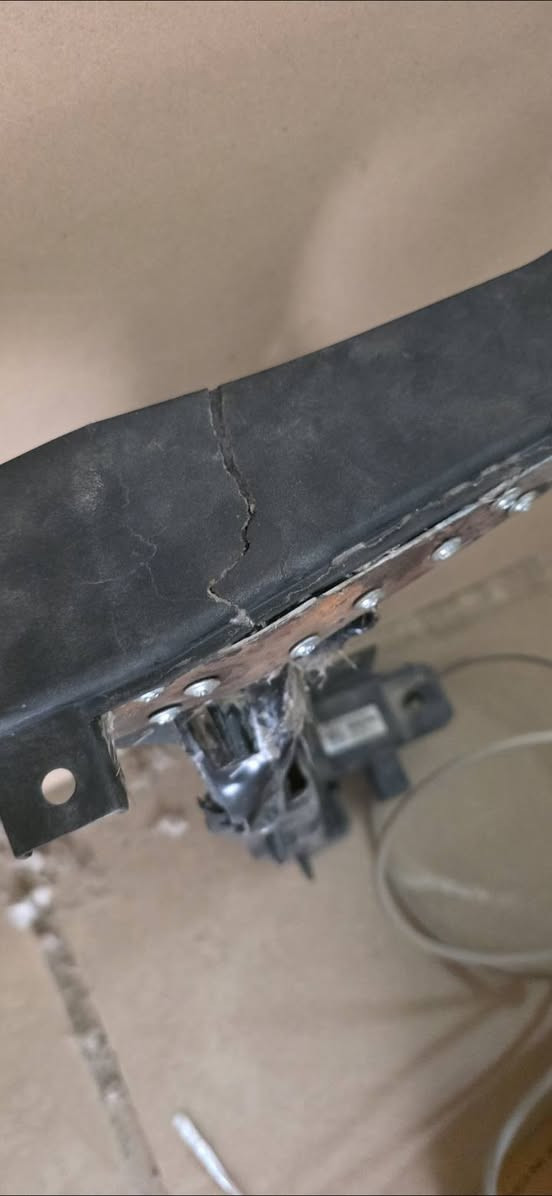 بدنه وبراكيت  النترا N البدنه مفطوره والراكيت شويه بي عواج  سعر ثنين  50 الف
...***********وات ساب فقط

للعلم سعرالبدنه بوحدها 200 دولار مشتريها ولبراكيت 150
