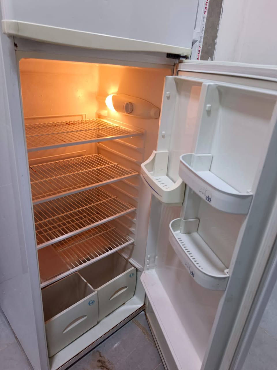 ثلاجه بيكو كلش نظيفه مال بيت شرط التجميد تاخذها بشرط ١٤قدم بلاديه ماواصله تصليح حجم وسط السعر١٢٥الف الاتصال***********
