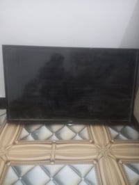 شاشة فقط مضروبة عايزهة شاشة  السعر 35 الف  الاستفسار 07713853298