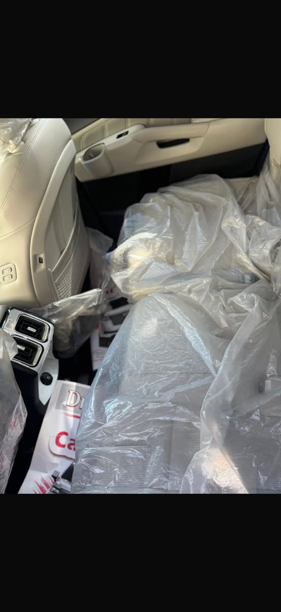 سورنتو موديل 24 خليجي فول واحد ع واحد ماشيه 15 الف كفاله بيه رصعه صغيره بل باب خلفي رقم صاحبه ***********
