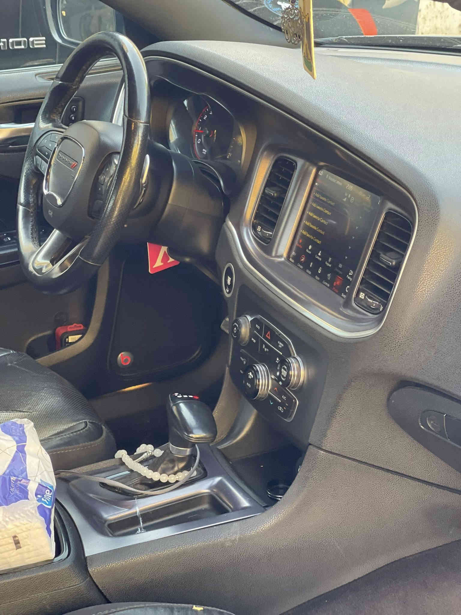 السلام عليكم 
دوج تشارجر 2017 امريكي بلاك توب 
السيارة فئة بلاك توب 
مواصفاتة 
كشنات جلد تدفئة تبريد 
ستيرن تدفئة 
كشنات خلفية تدفئة 
كشنات ثنين كهرباء 
خزن كشن ميموري 
حساسات خلفية 
لايتات زراعة جديدة 
سماعات بيتس 
السيارة بيها جاملغ مبدل نفس اللون وبنيد مبدل ومصبوغ 
سيارة جاهزة من كلشي 
بيها طخة بلباب العس السايق ترجع بارد ممبينة قليل كلش 
ماشية 95 الف مايل 
بغداد مشروع وطني باسمي 
صور الحادث مرفقة 
السعر 188   وبيها مجال بسيط 
مكان السيارة المنصور 
***********
