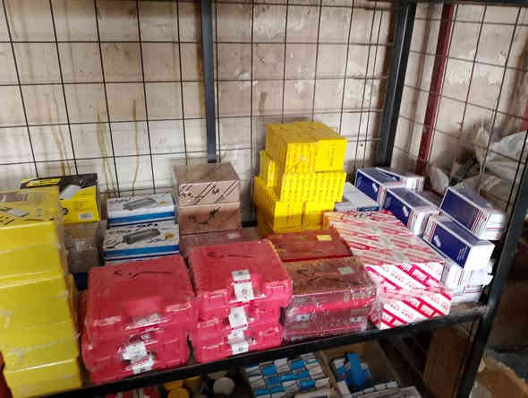 تم وصول دسكات+بونزات مرزي و كورلا درجه 1 
فيت بمب غزال+فيت بمب كورلا حديث 
بلكات 16 ليزري سن طويل نوعيه درجه 1 
واير بلك كورلا90 مارك ونجي نيسان صني بطه
يوجد جهاز تنضيف نوزلات و فحص فيت بمب 
زورونا تجدونا بخدمتكم الزاب الحي الصناعي 
الاتصال ***********
