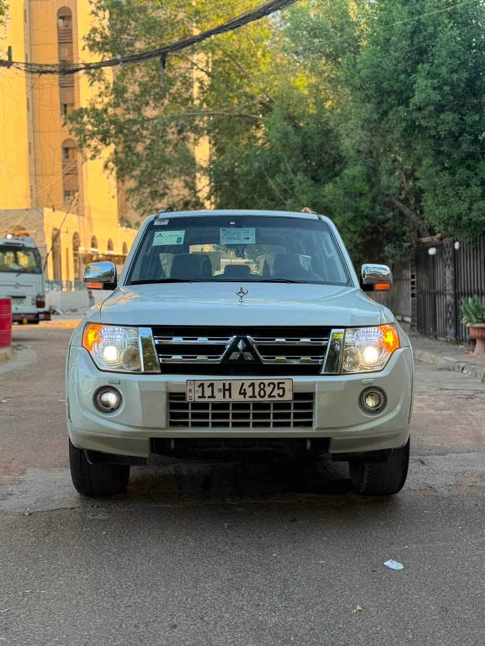 للبيع  سياره باجيرو خليجي حبتور مديل 2012 فول مواصفات لون ابيض صدفي حجم المحرك 3500 رقم  بغداد مشروع واطني بدون حادث  سيارة  مكفوله كفاله عامه سياره كلين عله واضع الشركه  بيهه صبغ بلجاملغ الامامي كد شبر اثر شخط لاضربه ولا معجون معروفه خليجي السياره جديده مال جناي فورويل نضام دفلوك كشنات كهربائي اشارة بل مري شفط تحكم ستير  فتحه تبريد ثلاث قطع حساسات خلفيه زاد ثلاجه تخم تاير كير مكينه حداديه خير من الله سياره جديده لوك مال جناي شرط برغي ممفتوح بلمكينه ولكير مكاني بغداد الكرخ السعر 143 وبيهه مجال والاستفسار الاتصال ***********

