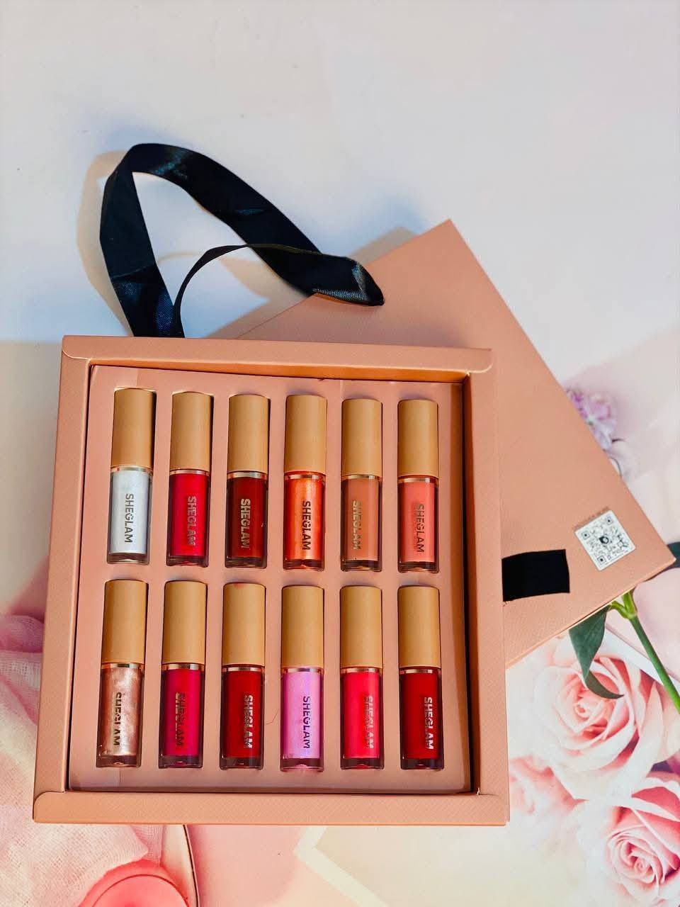 ✨ سيت حمر SHIGLAM الفخم ✨
إذا تدورين الأناقة بكل لوك… هذا السيت معمول إلج 💋🔥

💄 يحتوي على:
▪️ ١٢ قطعة كاملة 😍
▪️ حمر مات: لون ثابت وناعم وما ينشف الشفايف 💕
▪️ حمر كلوس: لمعة حلوة تعطي امتلاء وجاذبية ✨
▪️ Mirror Gloss: لمعة مراية تخلي شفايفج تلمع بشكل يخبل 💎

🌈 ألوان متنوعة تناسب كل الإطلالات
🌸 من اللوك الناعم اليومي للجريء للسهرات
💖 ثبات + ترطيب + شكل أنيق

🔥 سيت متكامل يغنيج عن أي حمر ثاني
🔥 اختيار مثالي للهدية أو الاستخدام اليومي

يتوفر لدينا خدمة توصيل لكافة محافظات العراق


**إذا كنت صاحب هذا الإعلان وتريد حذفه لأي سبب، رجاءا أرسل رسالة إلى الدعم الفني**