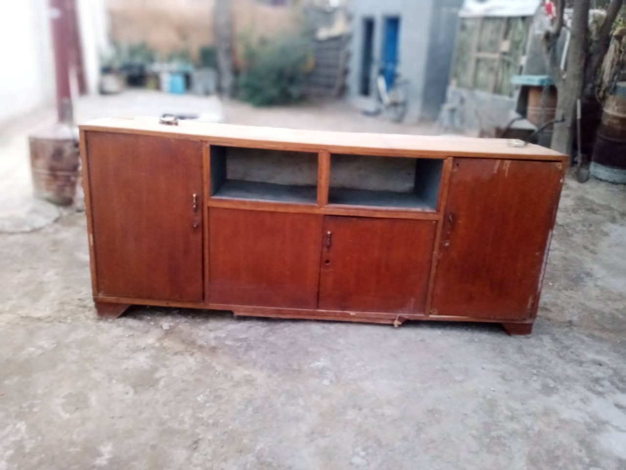 سلام عليكم متاح بوفيه عوزه بس صبغ  اليريده يجي خاص سعره 50وبيه مجال مكان شاميه ***********اتصل
