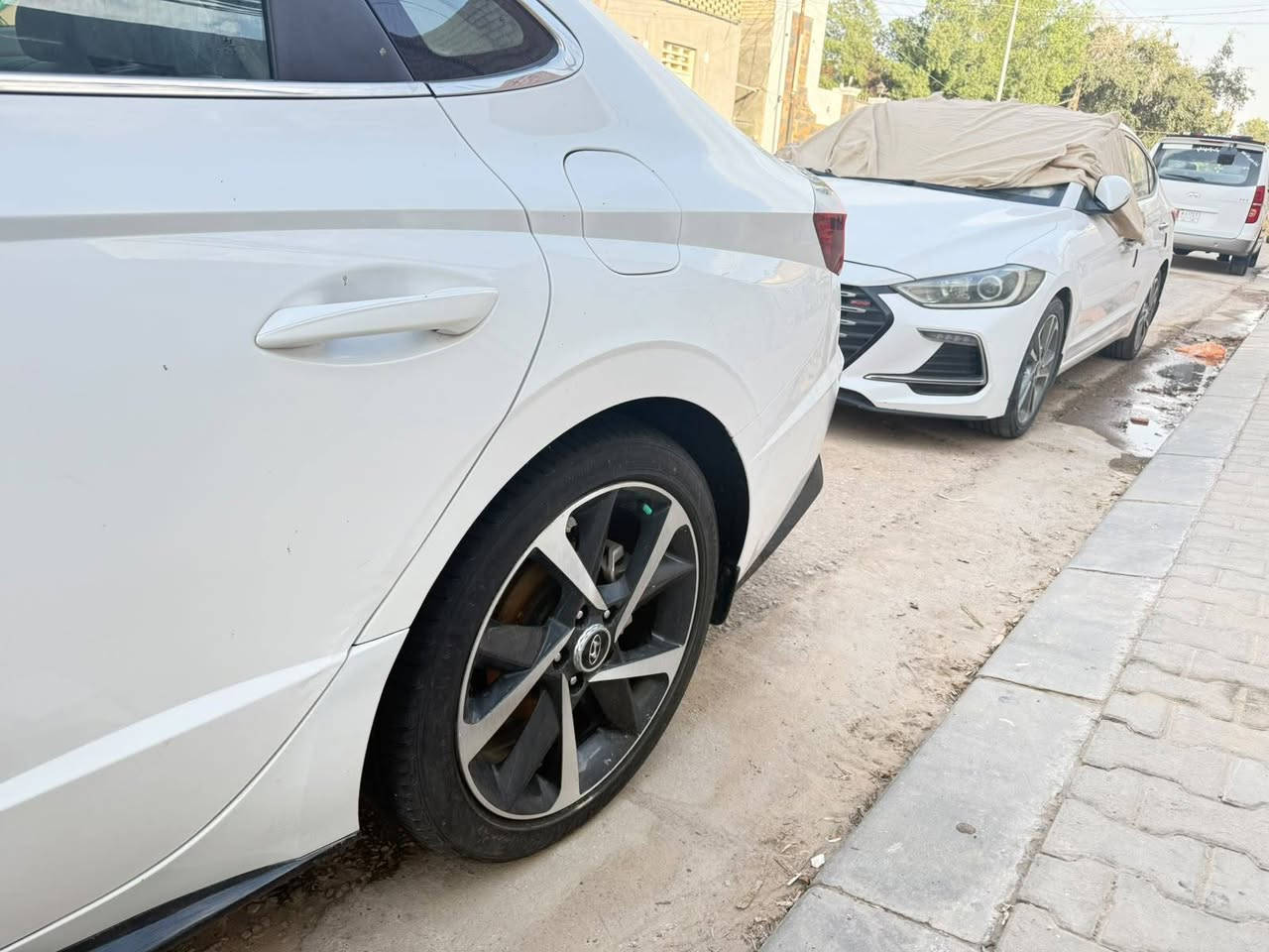 السلام عليكم
سوناتا للبيع 2022 خليجي شركة الشمال كويتي
محرك 2500 mpi يشتغل ع البانزين العادي
الكير ايتي 8 نمر
تبريد ثلج ❄️
دواخل اوف وايت
لايت لد 4 عدسات
بكلايت لد
شكل الاسبورت
ويل كب 19 
تخم تاير جديد 
السيارة مكفولة بس بارد بالجاملغ وشوية من الابراكيت والباقي مكفول من التبديل والصبغ
السيارة مامسجلة تسجل جميع المحافظات عدى الاقليم 
السعر ١٥٥ وبيها مجال
العنوان النجف حي المكرمة
واتساب ***********
