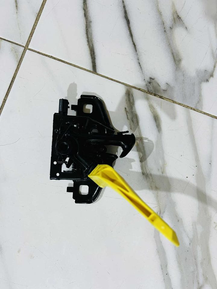 غراض سنترا 2024
اذان بنيد عدد 2 
قفل 
دبه ماي 
شباك 

***********
