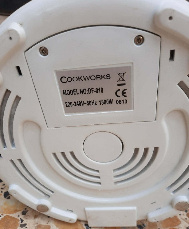 قلاية كهربائية بالزيت عميقة ، ماركة ( COOKWORKS ) ، مستعملة شغالة بحالة جيدة ،  سعة 6 لتر  ، 1800 واط  ، السعر 40  الف دينار ، المكان حي الجامعة ـ بغداد


**إذا كنت صاحب هذا الإعلان وتريد حذفه لأي سبب، رجاءا أرسل رسالة إلى الدعم الفني**