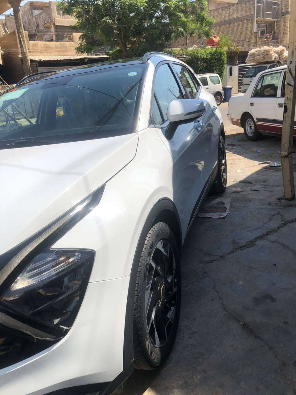 سلام عليكم سبورتج موديل 23سياره فول مواصفات الاخير رقم اربيل تحويل مباشر مكان السياره بغداد مكفوله كفاله عامه الاستفسار *********** سعر 215وبيها مجال
