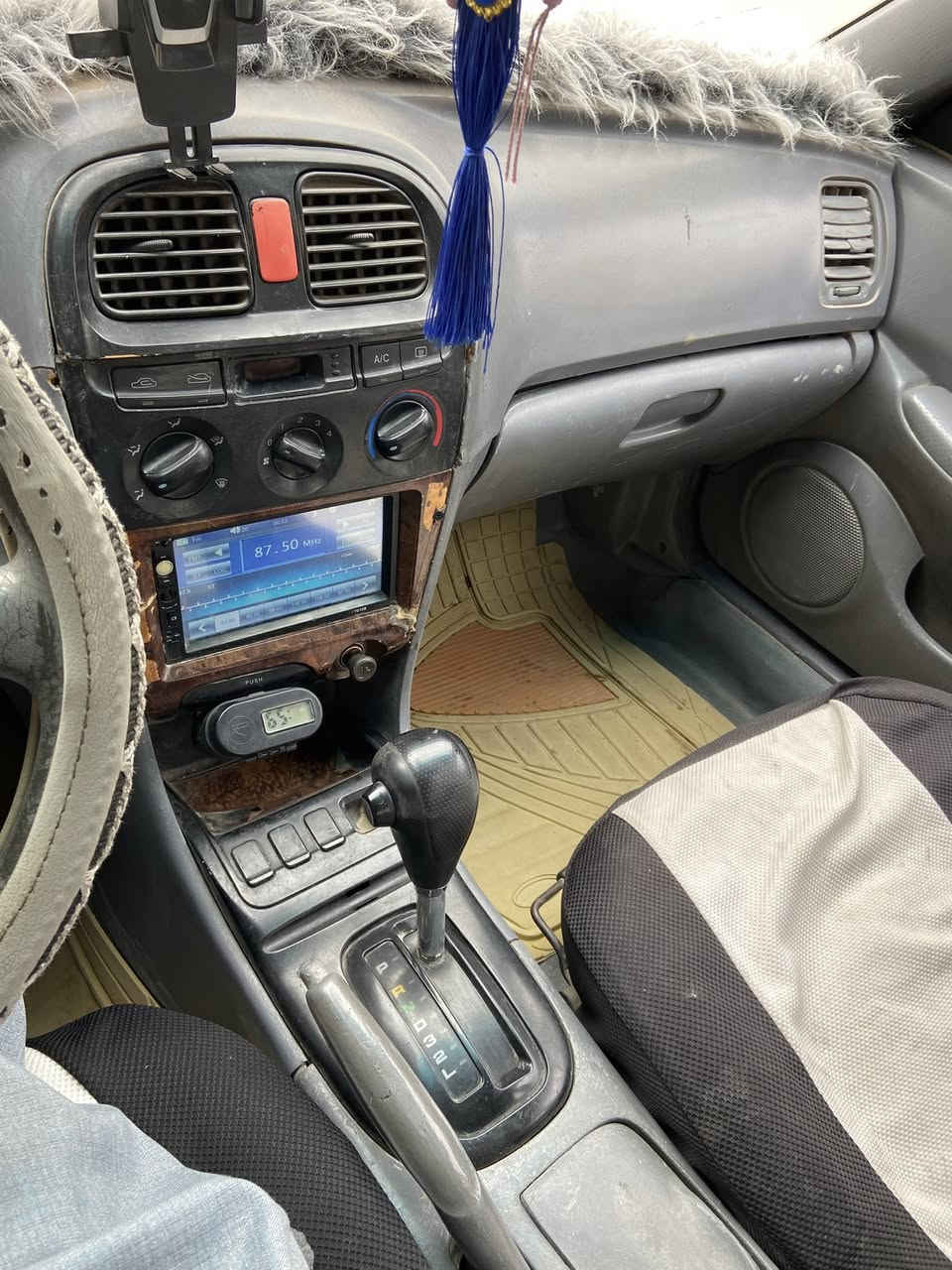 السلام عليكم
سوناته..🚙..للبيع
مصبوغه عام للجماليه
موديل.2000/ حجم المحرك2000
سياره جاهزه من محرك وكير وحداديه 
وتخم تاير وحته الباتري جديد.من فضل
الله كلشي بيها تمام.👍🏻.مكان السياره بابل
السعر 42$ورقه. اتصل ***********
بالمناسبه رقم السياره بغداد نكليزي بسمي
