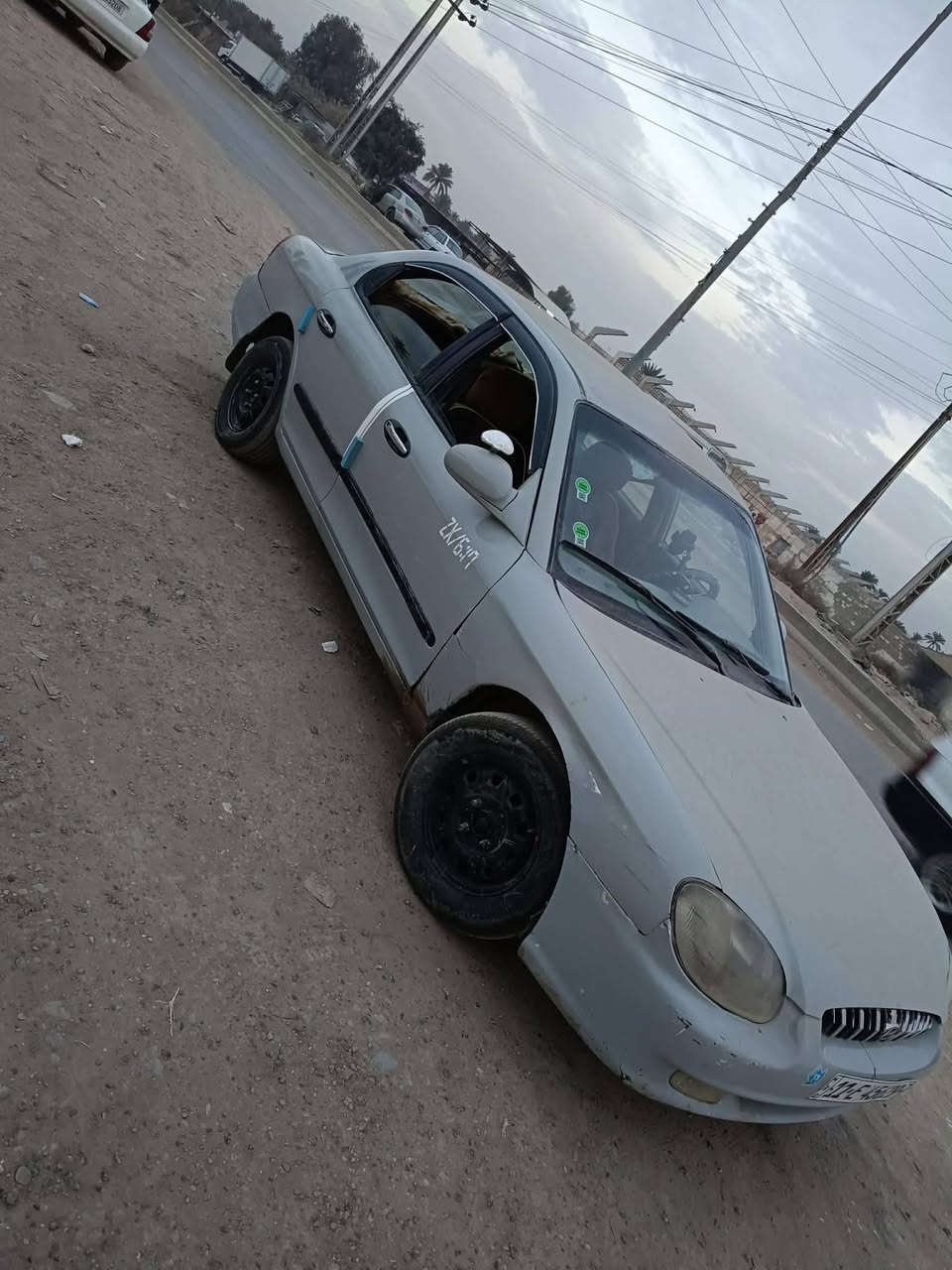 السلام عليكم سوناتا وفود موديل 2001  رقم بغداد انكليزي هزة جديده رقم جديد سنويه جديده لون مميز سمنتي تخم تاير جديد ويل كب شاشا كبيرة كامرة بلوتوث سماعات سستم صوت دوشمة الداخل جديده صدر جديد مكينه كير جدد للبيع او مراوس شعندك مراوس نزل  وهذا رقمي للاستفسار ***********
