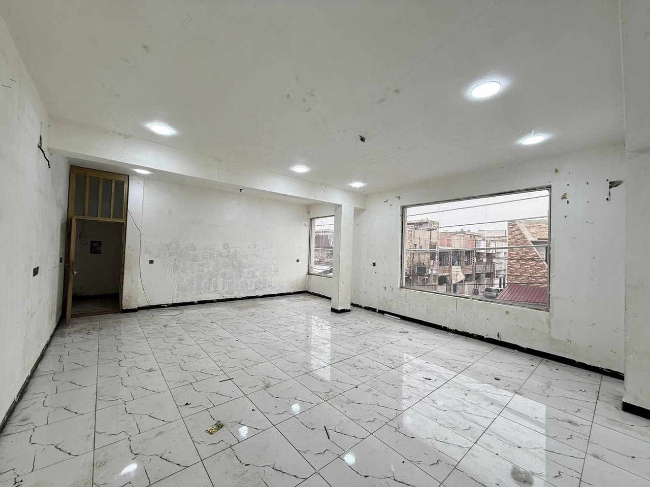 قاعة للأيجار
المساحه:100م
حي البساتين شارع الشيخ منهل
للأستفسار:***********
