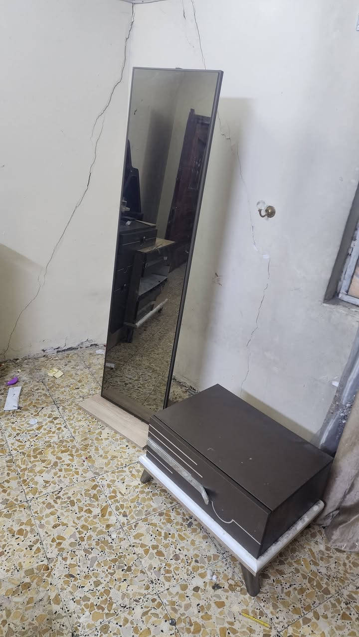 غرفه تركي 6 قطع
نظيف. مابي اي ضرر
السعر 350 الف نهايته
***********
