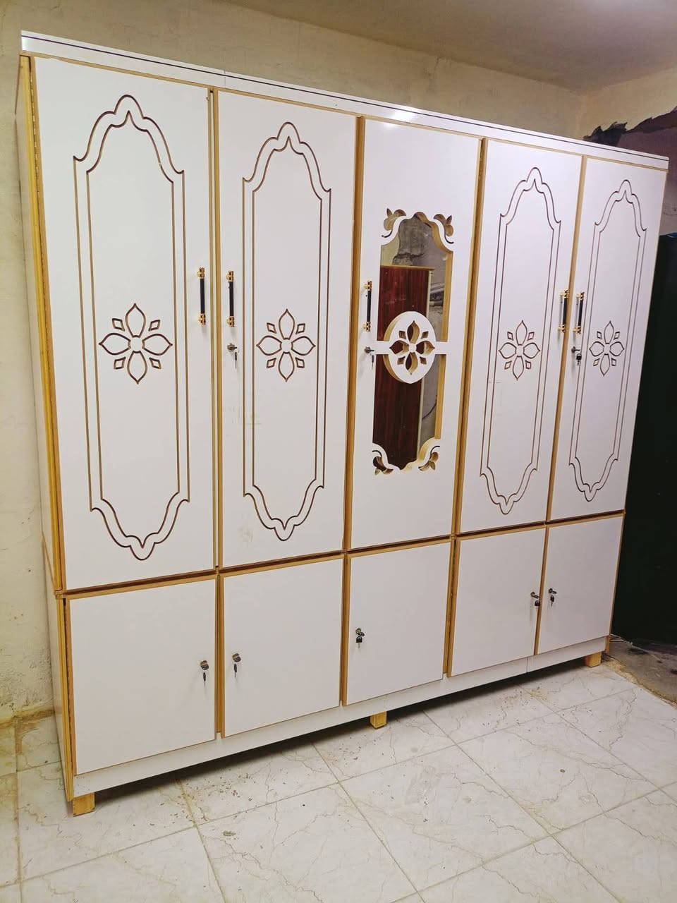 غرفه نوم 6قطع كنتور سليماني قطعتين جديد غير مستخدم 
بيع وترهم مراوس عنون كركوك العروبه 
***********وتساب
***********وتساب
