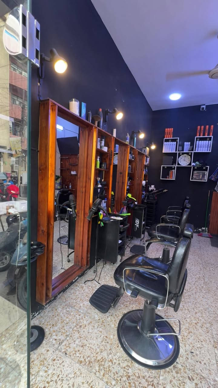 مري + رفوف للبيع خشب نظيفه 
ثلاث قطع كل قطعه ب75هيه ورفوفها
مكاني الاعظميه 
تواصل عل الرقم 
***********
