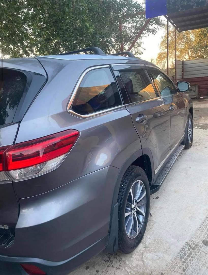 السلام عليكم
تويوتا هايلاندر 2019 XLE فول مواصفات 
7 راكب ، كشن VIP محرك 6 
ماشي 69 ميل 
فتحة سقف ، بصمة ، ثلاث قطع تبريد 
گير ومحرك شرط مامفتوح . رقم بغداد دولي صور الضرر داخل المنشور معاها سونار المندلاوي وبي كافة التفاصيل .. 
السعر 285 وبيها مجال للشراي 
العنوان : صلاح الدين بيجي ناحية الزوية 
للاستفسار /  ***********
                      ***********
