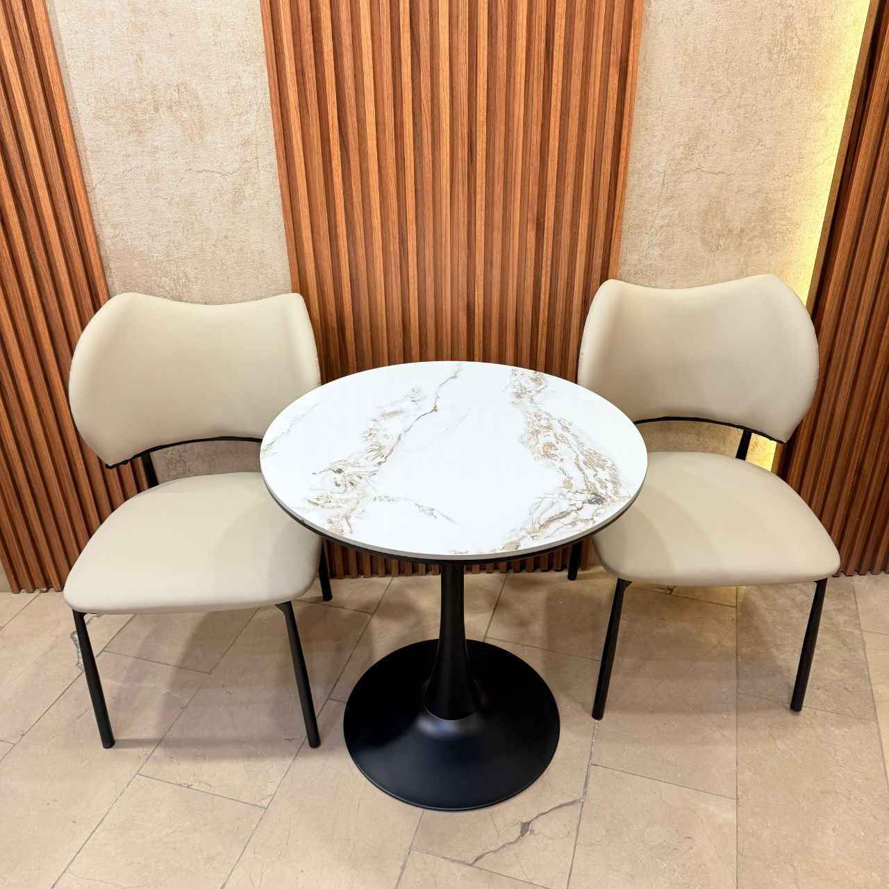 سيت استراحه فندقي 2+1

 
سطح الميز رخام مزجج 
قياس الميز 70 سم 
دوشمه جلد رجل حديد
 

😇😇😇😇 بغداد, العراق


**إذا كنت صاحب هذا الإعلان وتريد حذفه لأي سبب، رجاءا أرسل رسالة إلى الدعم الفني**