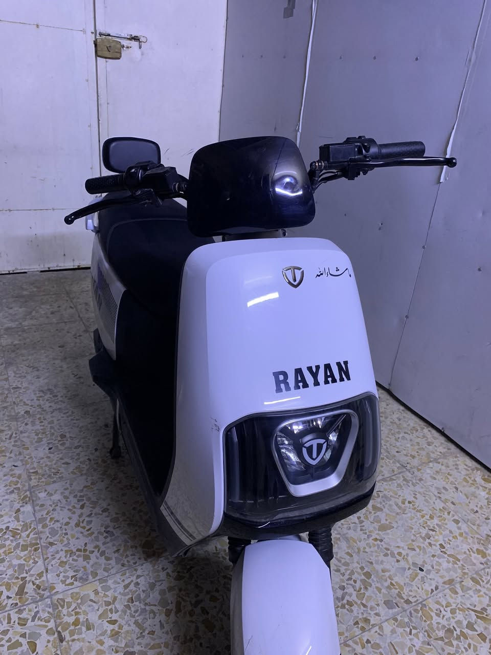 دراجه ريان شحن كلش نضيفه بصمه عدد2 تشغيل عن بعد تمشي 65كيلو دراجه صارله شهرين يمي كلش نضيف سعر 750الف وبيه مجال لاتصال بالرقم *********** عنوان مدينة الغزالية
