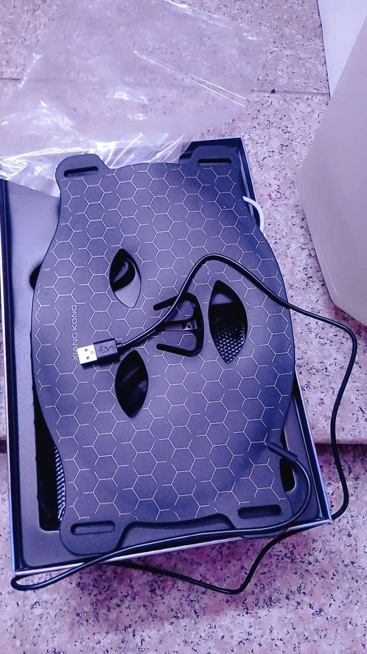 السلام عليكم حبايب مكاين  للبيع وجهاز وجهه شغلات نظافه الجهاز ممستعمل ٥ درجات يشتغل هاتف ***********
