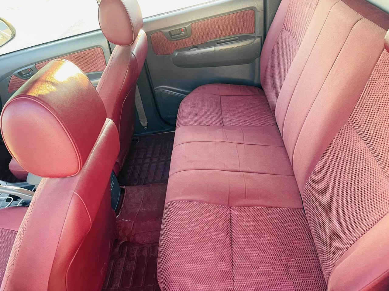 سەرەتا بەناوی خوای گەورە 
مەرزیە ٢٠١٣ 
سەیارەکە تا بڵێی جوان توند و تۆڵە 
سەیارەکە پارچە ڕەشە لەسەر ساخی بەس عارەبانەکەی پارچە ڕەش نیە دەحم و لێدراوی نیە 
سەنەوی ٢٠٣٠ نویە بە ناوی خۆمانەوە
چوار تایەی لۆکی لە ژێر دایە 
کامل سێرڤ کراوە
سەیارەکە ١٣٥٠٠٠ ڕۆیشتووە

*********** بشدار, السليمانية
