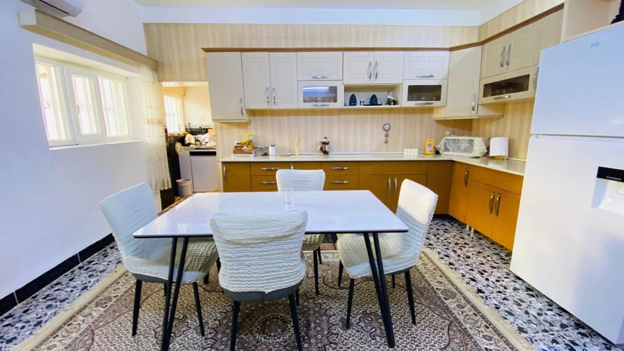 #🏠دار للــبيع  🅿️ مناسب جداً 
مساحة 200متر💥 طابقين 
طابو صرف ... يتكون من  طابق الارضي :غرفتين نوم واستقبال ومطبخ وهول وصحيات وحديقه 
الطابق الثاني:غرفتين نوم ومطبخ وصحيات

(كركوك تسعين قرب المدارس والبدالة) 
 ________________
#السعر 145 مليون 
للاستفسار  اكثر يرجى 📞✔️اتصال 

  ***********
................................
أو زوروا مكتب السعيد الكائن حي الواسطي سايدين شقق ألغاز مقابيل جامع الشيخ ابراهيم البرزنجي