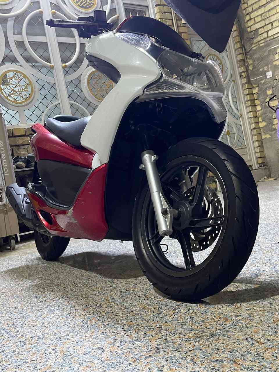 دراجة PCX
،جيل اول ياباني JF محرك ١٢٥ 

كوت حي السياسيين 

السعر:  1.300 و بيها مجال 

***********
