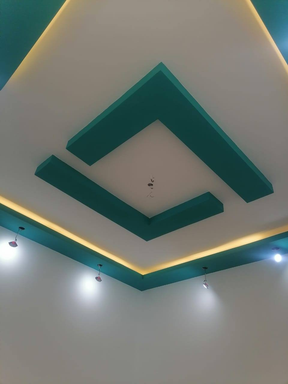 هذا شغل.. ولد أحمد صبغ ديكور تصليح
*********** شغله مرتب
