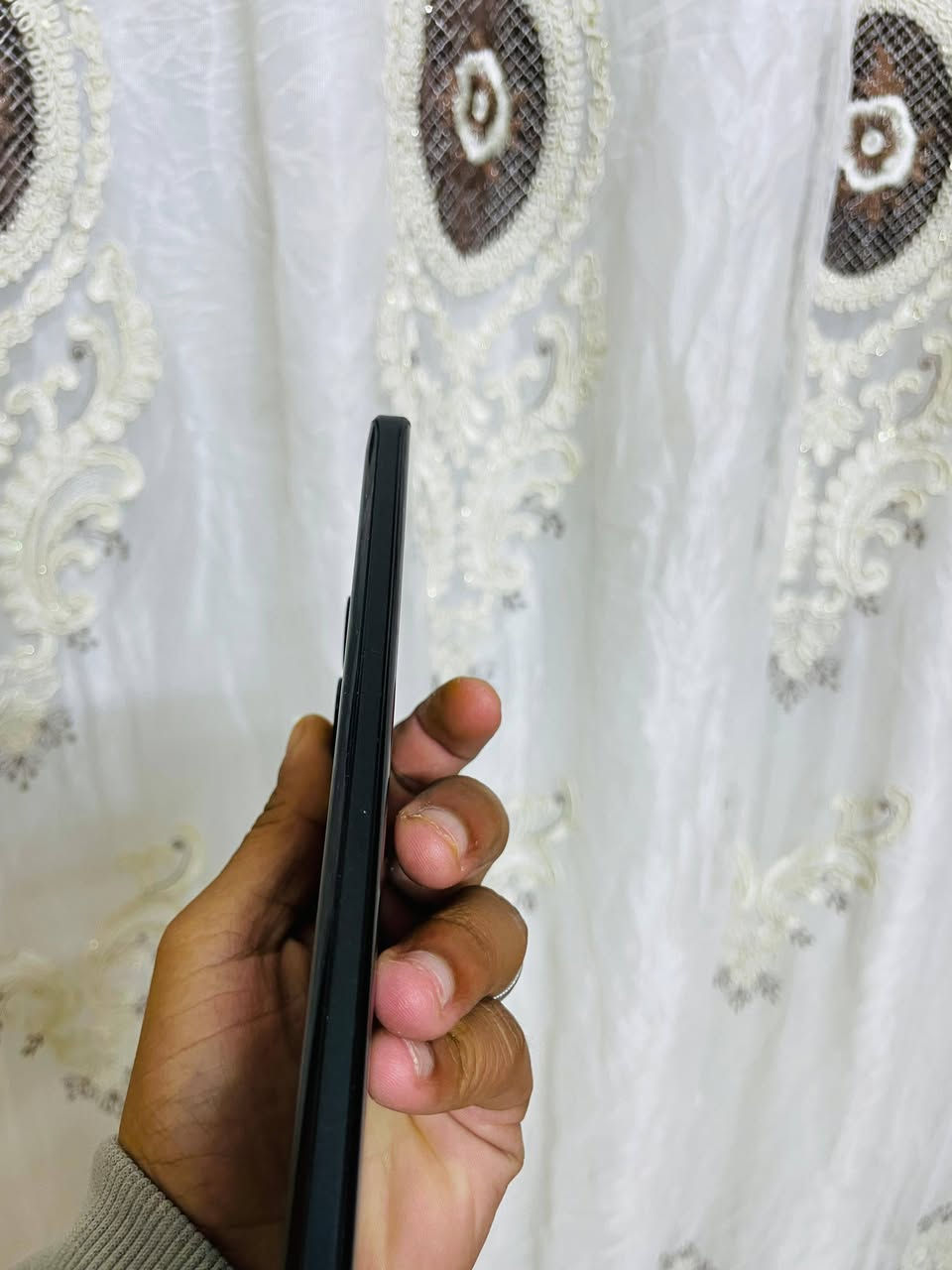 السلام عليكم ورحمة
ريدمي نوت 13برو بلس 5g 

الجهاز نضافه  ولون مميز  

1-الجهاز ضد الماي بمعيارية ip68 

2-صوت ستريو سبيكر عالي ونقي 

3-شاشه منحنيه وبحواف صغيره بدقة 1.5k

4-الكاميرا 200mpصور طبع فديو 4k مع مثبت 

5-ذاكره 512 رام 12+12 

6-معالج 7200Ultra قوي ومستقر 

7-باتري. 5000MA بقدرة شحن 120W

السعر 250
***********
