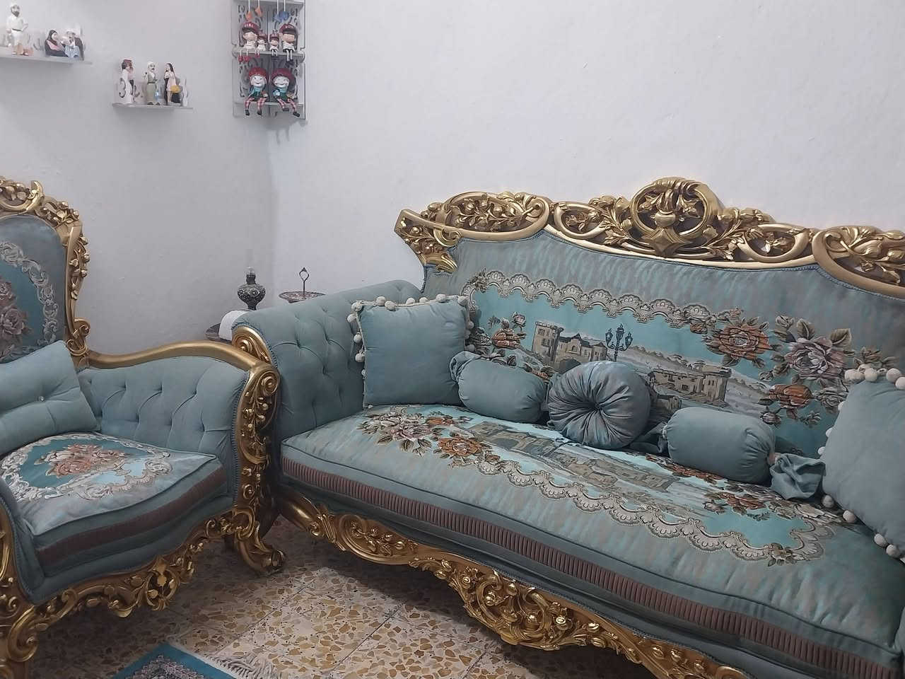 تخم زان مصري للبيع يتكون من ثلاث طبلات وأربع كراسي وقنفات ثنين للاستفسار على الخاص


**إذا كنت صاحب هذا الإعلان وتريد حذفه لأي سبب، رجاءا أرسل رسالة إلى الدعم الفني**