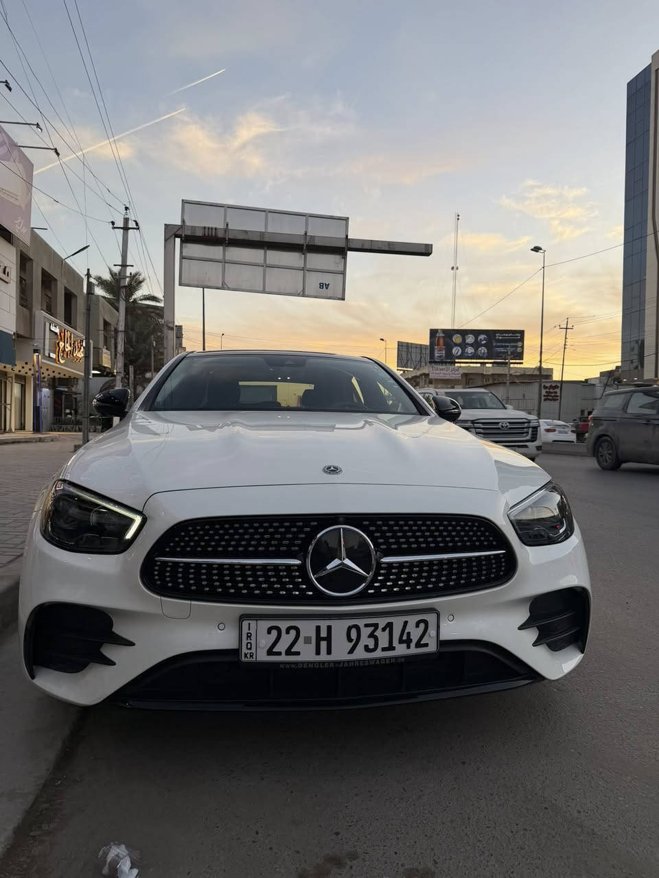 مارسيدس  E200 وكالة المانية الموديل( 2021) كامل.
(وكالة المانية) كفاله عامه السيارة مكفولة ع وضع الشركة 
ماشية 52 الف  رقم اربيل هزة وفحص جدد
فول موصفات 
1. فتحة سقف
بصمات 2 احتياط 
كيج إلكتروني
حزام كهرباء سحب  
رادارات امامي خلفي جوانب 
حساسات 360 درجه 
شاحنه لاسلكي 
اتو بارك + اتو هولد 
لد داخلي متغير 64 لون 
. كشنات تدفئه
صفر مسج جديده جداً السياره 
للبيع او المراوس لاندكروز اسود 
مكان السياره بغداد  اليرموك

الاستفسار ***********
