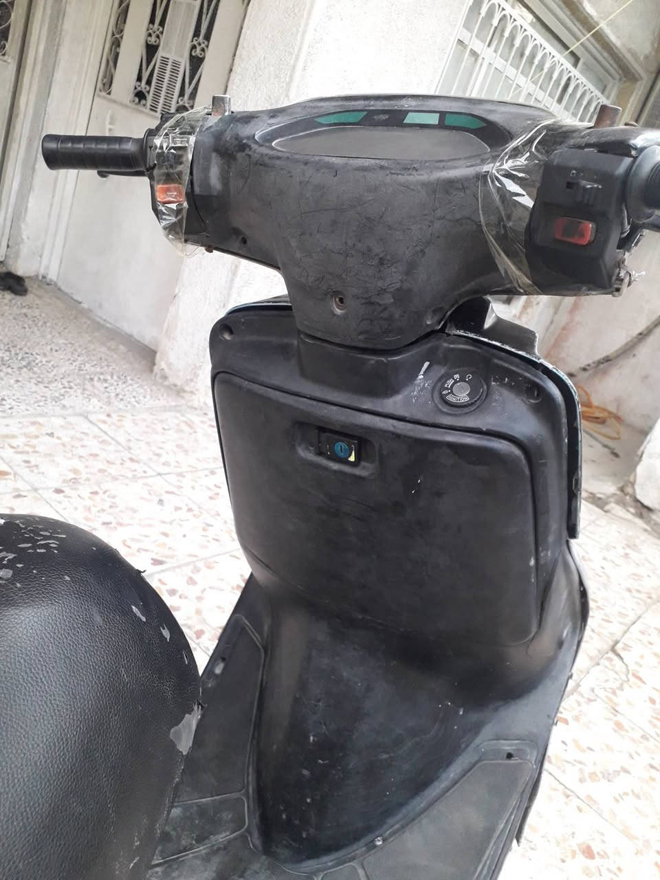 سلام عليكم ورحمة الله وبركاتة دراجه فراشه سرعه ١٠٠ ياباني دراجه خير من الله مكينتها قبل سبوع مبدل بيها والفات وزنجيل وكلجات وقايش يعني مجفتهه كهربائيات ما يشتغلن بس سلف وهندر نكره وحده تايرات ويلات جدد بريك جديد هوه وعكرب يرادله بس كفرات صفح وشوته  مكينتها ولا نضوح ولا تبخير شلعه ومعدل جوزه وستان جديد كابريتر جديد تجي تفحص وتقتنع وتاخذ سعرها 125 مكاني بغداد مدينة الصدر *********** مستعجل على بيع
