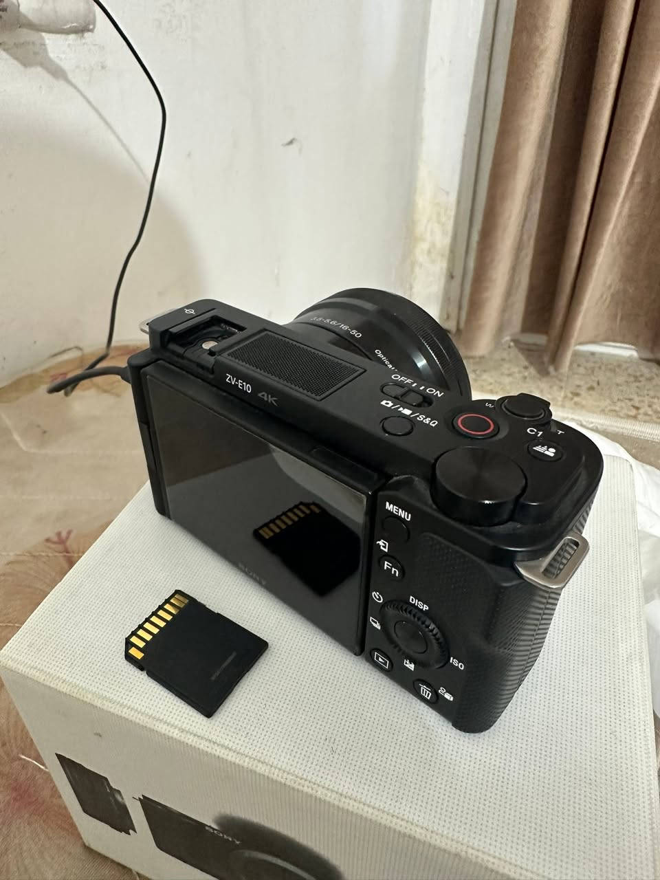 كاميرا Sony zv e10 للبيع
مستعملة حالها حال الجديد ، استخدمتها شهر بس وضميتها

الي يريدها يراسلني خاص ادزلة فيديو الها  
وياها الكارتونة والشاحنة مالتها والعدسة الاصلية
موجود توصيل ،


**إذا كنت صاحب هذا الإعلان وتريد حذفه لأي سبب، رجاءا أرسل رسالة إلى الدعم الفني**