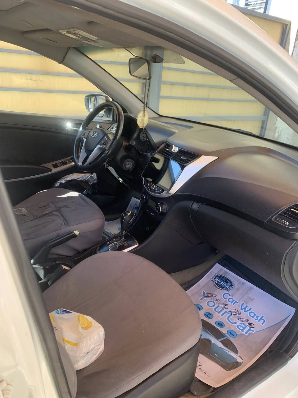 السلام عليكم
للبيع هونداي اكسنت خليجي موديل 2012  ماشيه ٢٠٠  الف km جرس 120 يشتغل محرك 1600 دوش سلايت رووف تحكمات شاشه كامرة خلفيه  ويل كب تحكم ستيرن كير ومحرك مكفولات السياره تبريد ثلج تخم تايرات جديد باتري جديد 
بيها ضربه بالجاملغ الخلفي وبيه ملاحظة بسيطه  ويراد اله صدر  باسمي الرقم الدولي 
 مكان السيارة بغداد السيديه متواجد فقط وره الساعه ٥ العصر 
 السعر 93 ورقه وبيها مجال بسيط
 السياره حلوة وناعمه وبالعافيه عل الي ياخذها
للاتصال :- ‭٠٧٨٩ ١٢٠ ٧٦٠١‬
