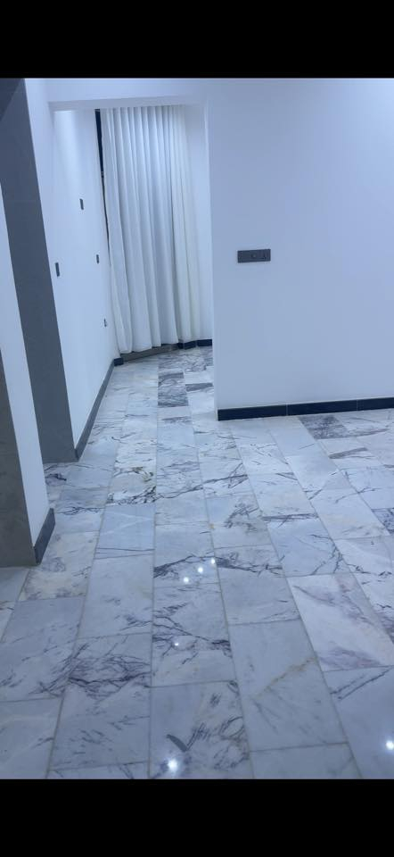 السلام عليكم دار للبيع طابو زراعي سند ٢٥  المساحه ١٥٠ الواجهه ١٠ نزال ١٥  بناء حديث درجه أولى  طابق واحد غرفتين نوم وهول واستقبال  ومطبخ وصحيات داخليه وخارجيه ومناور ثنين الطهمازيه مجمع الأمير السكني ***********
