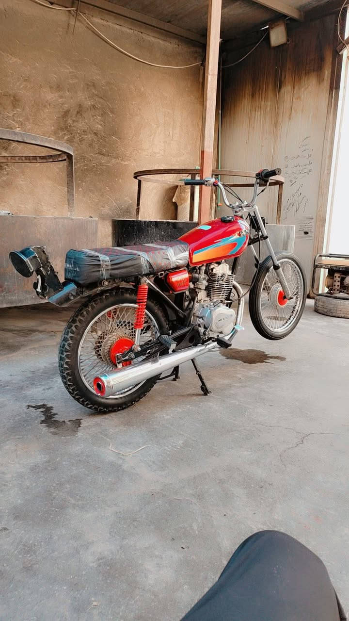 دراجه اربع گير للبيع كلك كلك كلك مكينه بيها مال ستوته دراجه نظيفة گدامكم بصوره السعر 380وبيها مجال بسيط وللطلب الاستفسار على هذا ***********بي واتساب على ماسنجر متواجد 
العنوان نجف الاشرف /ناحية الحريه
