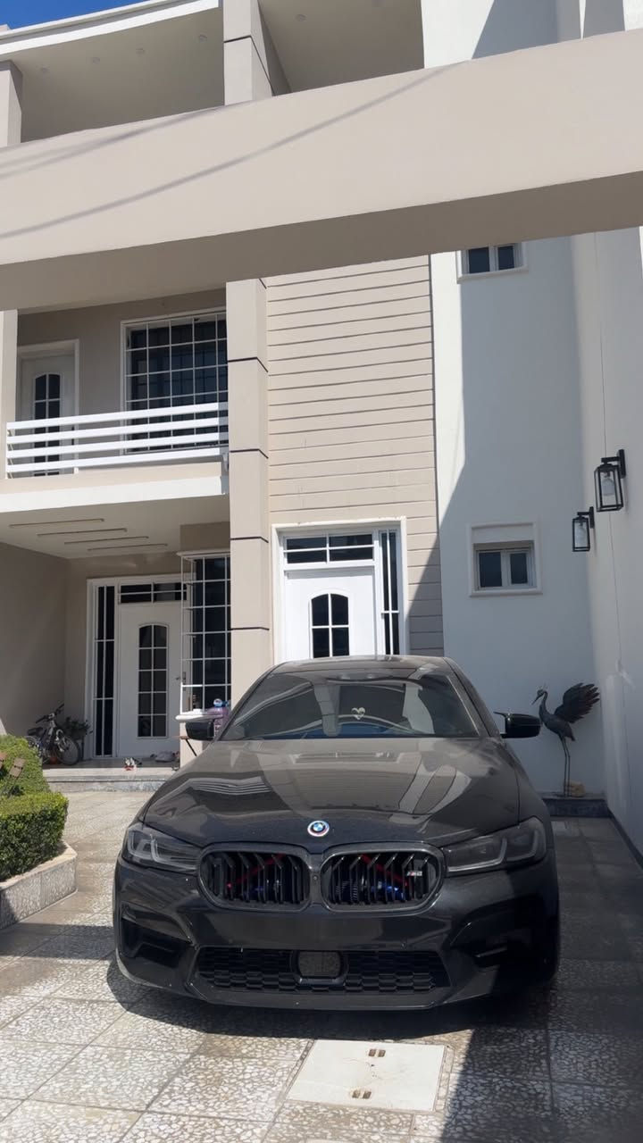 السلام عليكم 
bmw 550i للبيع
المحرك V8 4400cc تون توربو 
موديل 2020
الممشى 62 الف 
عليها داون بايب 
السياره فول مواصفات غرفه 700 مساج كشنات وكامره 360 
بدي كت M5
قطعه وحده صبغ جاملغ امامي 
قطعتين تبديل نفس اللون اصلي 
ايرباك تكمه فقط 
محرك وكير مكفولات 
رقم اربيل 

السعر 33,500$
للاستفسار ***********
مكان السياره بغداد
