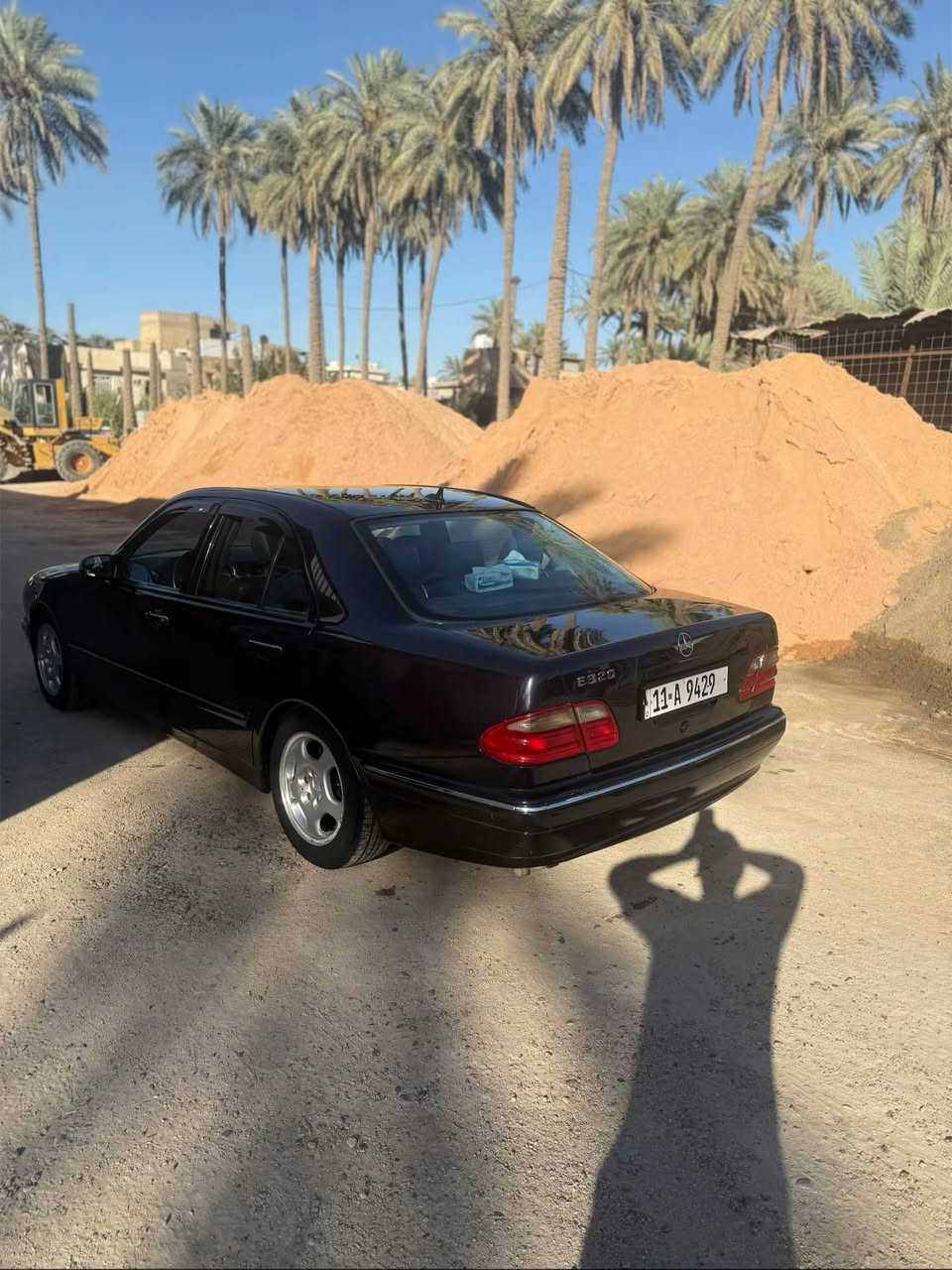 السلام عليكم من رخصه الادمن للبيع مارسدس 2000 محرك320  Vبلادي 6 سلندر افنكارد كير تبريد كله سليم صدر امامي خلفي باتري جديد السياره مصبوغه عام 
السعر 110 وبيها مجال بصيط 
العنوان بغداد الكريعات 
رقم الهاتف ***********
