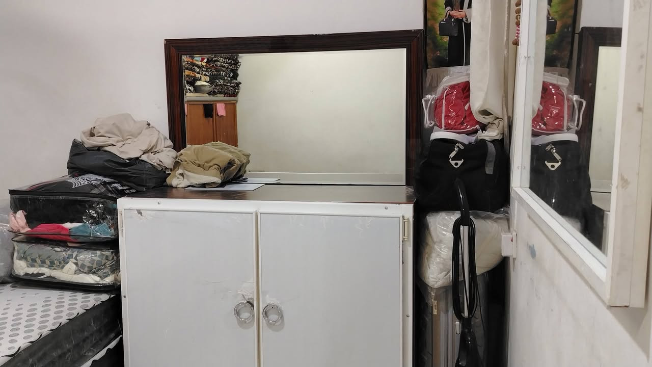 غرفه للبيع السعر خاص ***********
