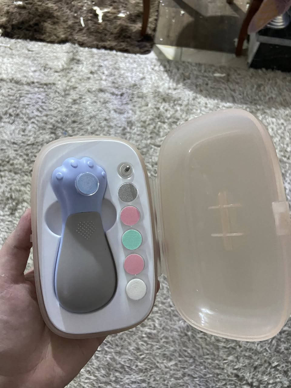 للبيع مكاني بغداد / حي العامل / الاسعار خاص
(ملاطه )حليب شحن ماركة ايفنت  استخدام جداً قليل 
(مبرد) اظافر كهربائي مامستخدم 
(سرير) طفل يرهم كاروك يدوي لعمر سنة استخدام اقل الشهر


**إذا كنت صاحب هذا الإعلان وتريد حذفه لأي سبب، رجاءا أرسل رسالة إلى الدعم الفني**