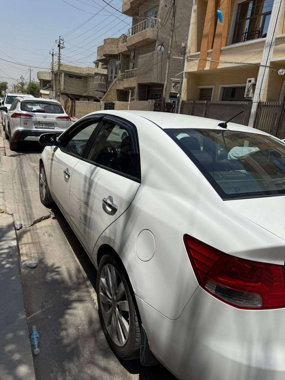 السلام عليكم 
كيا سيراتو 2013 خليجي 
رقم بغداد باسمي هزة وسنوية جديدة 
1/ بصمه بيبان + تشغيل
2/شفتات ستيرن + تحكم ستيرن 
3/حساسات خلفيه +اشاير مري
كير مكينة بلادي علة وضعها الشركة 
السيارة بيهة قطعتين تبديل بلادي مال شركة جاملغ وبنيد وبيها مكانات بارد بصيطة 
السعر 103 وبيها مجال 
مكان السيارة بغداد *********** بغداد, العراق
