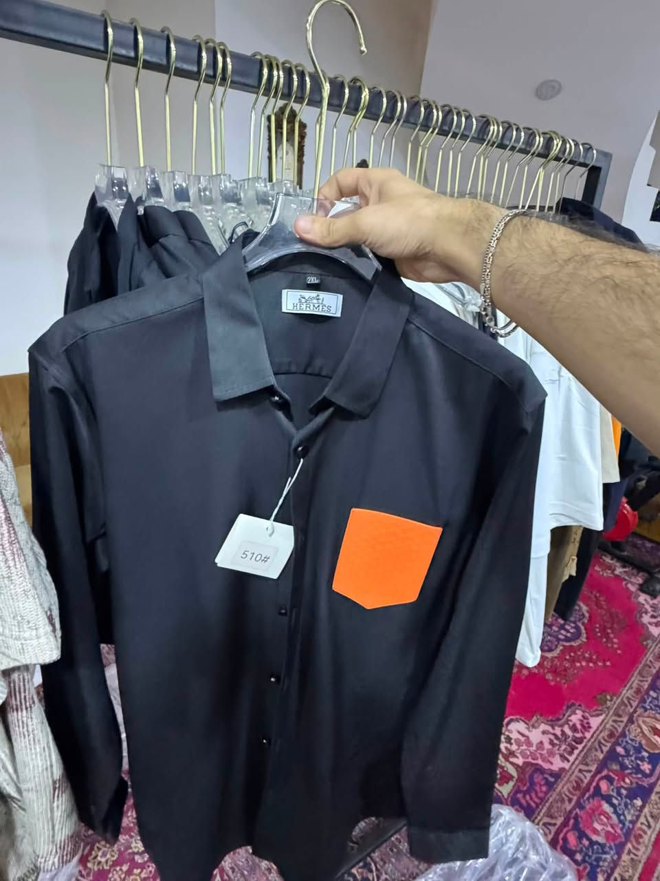 السلام عليكم ملابس جمله للبيع كلها تركي وماركات سبب البيع صفيت المحل ومعروفه اسعار الجمله مالتهن اريد شي علشي القطعه ب5 مكاني بغداد الاعظمية اي شي استفسار ***********
