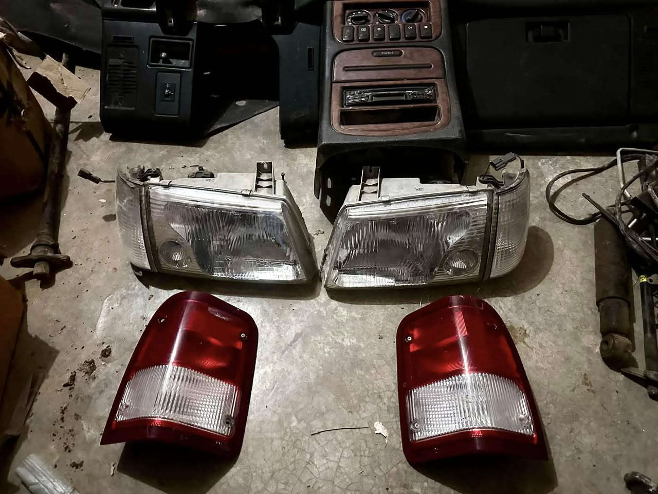 سلام عليكم غراض كالوبر للبيع سياره كامله تفصيخ بلاد شركه 
للاستفسار مراسله الصفحه 
او الاتصال هاتف ***********
واتساب ***********
يوجد توصيل لكافه انحاء العراق
