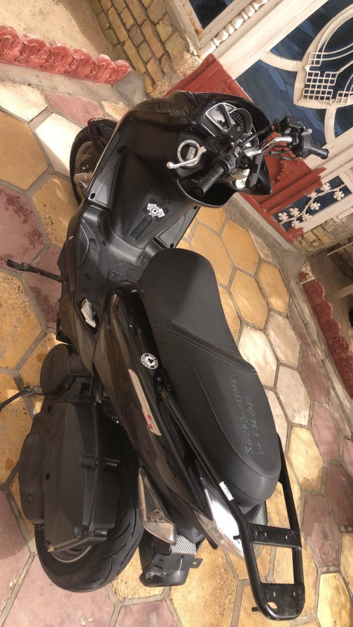السلام عليكم
السلام عليكم 

🏍️ للبيع: ياماها ماجستي (Yamaha Majesty S) - نظافة توب

دراجة ياماها ماجستي اس  الدراجة بحالة ممتازة جداً (مثل ما موضح بالصور).

المحرك: 155cc، تبريد راديتر (ماء) عزم وقوة ممتازة.

الحالة: كشر نظيف، تشغيل سلف بنقرة واحدة، كهربائيات كاملة وشغالة 100%.

الإضافات: تايرات بحالة جيدة جداً الدراجة جاهزة من كلشي وما محتاجة أي صرف.

التفاصيل:بيه كفر الكلوب مكسور فقط /الباقي كفاله برغي مامفتوح بيها توني ماخذها مصار هوايه 

ماشيه : 76

الموديل: ياماها ماجستي S (حجم 155).

السعر: 1,700,000 دينار وبيها مجال+ ماخذة 2٫500٫000

المكان: [الناصريه].

الرقم : ***********
