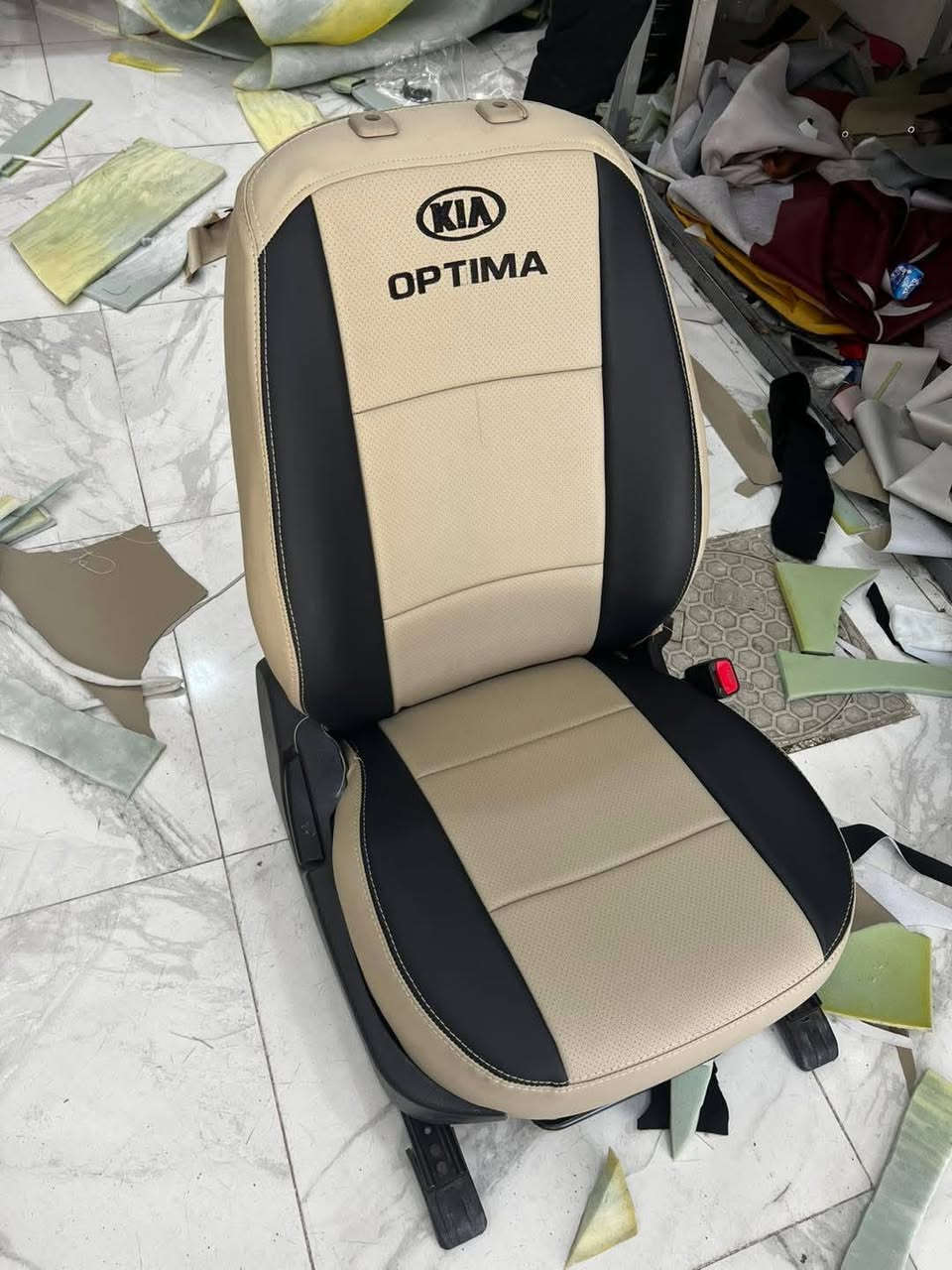 دوشمه الامبار لكافة انواع السيارات تغليف الكشنات جلد ياباني اصلي وتغليف الئرضيات العنون الرمادي التئميم الاستفسار ***********
