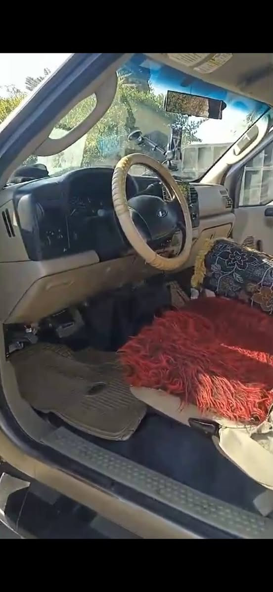 السلام عليكم فورد F350 موديل ٢٠٠٦ بانزين ٨ سلندر كير محرك مكفول محور سلفادور تبريد جديد صدر امامي جديد تخم تاير تريد تحويل تريد وكاله رقم دولي سليمانيه مكاني بغداد سعر 85 بي مجال *********** بي وات ساب
