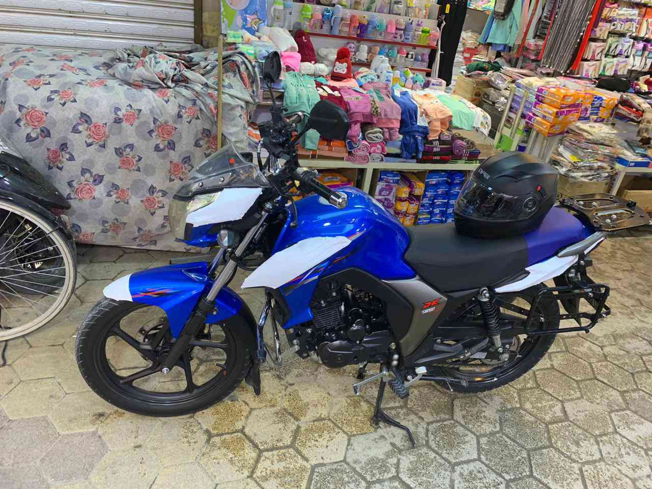 السلام عليكم هاوجي Dk محرك 150cc موديل 2021 مسجل سنوية تحويل ثاني يوم مكاني الرمادي التواصل *********** باقي الصور بالتعليقات
