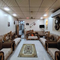 بيت 100 متر طولاني يحتوي صاله كبيره + هول + مطبخ + غرفه فوق ارضيه نظيف...
