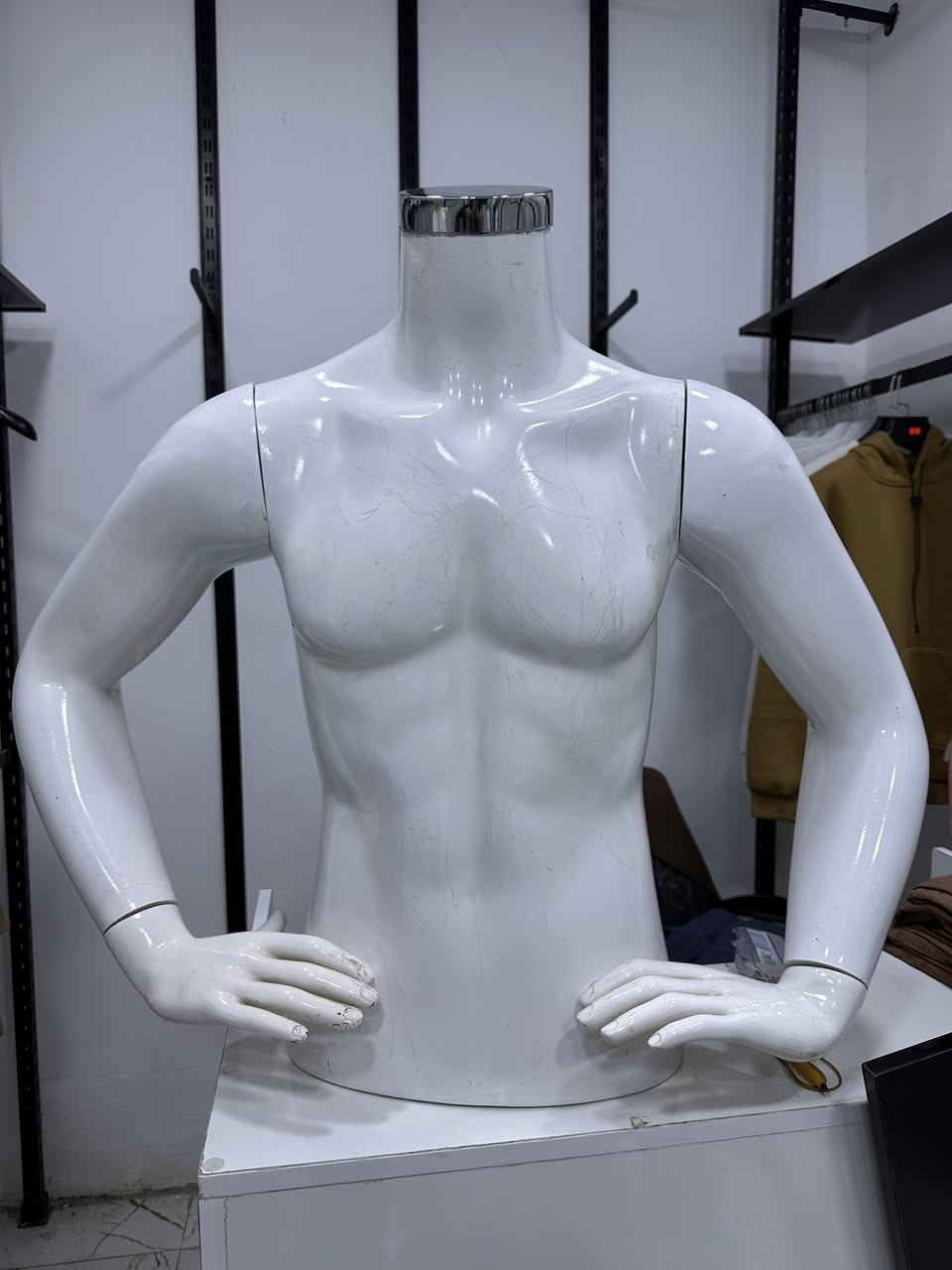 دكور محل للبيع متكامل وبيعلك بسعر مناسب ***********
