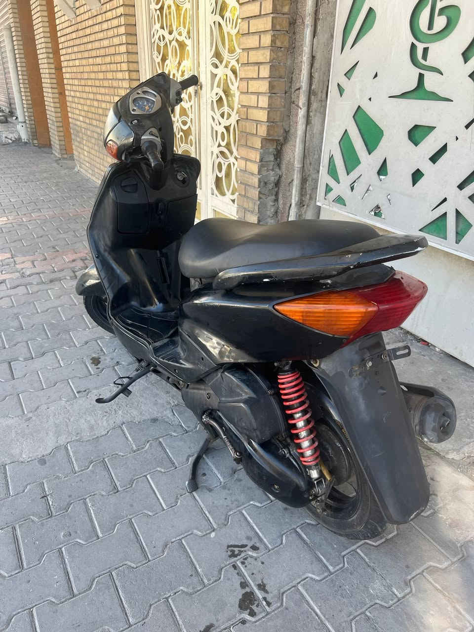 دراجة نثية ١١٠ مكفولة محرك مكفول برغي ممفتوح بي كهربائيات كلة شغال السعر ٤٥٠ العنوان الاعظمية المقبرة الملكية رقم ***********
